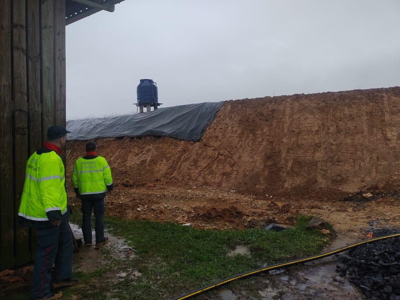 Açude em Imbuia apresenta risco de rompimento e moradores são evacuados