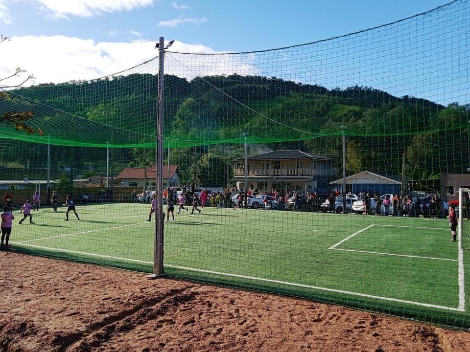 Inaugurada em Alfredo Wagner a quadra sintética no Bairro Estreito