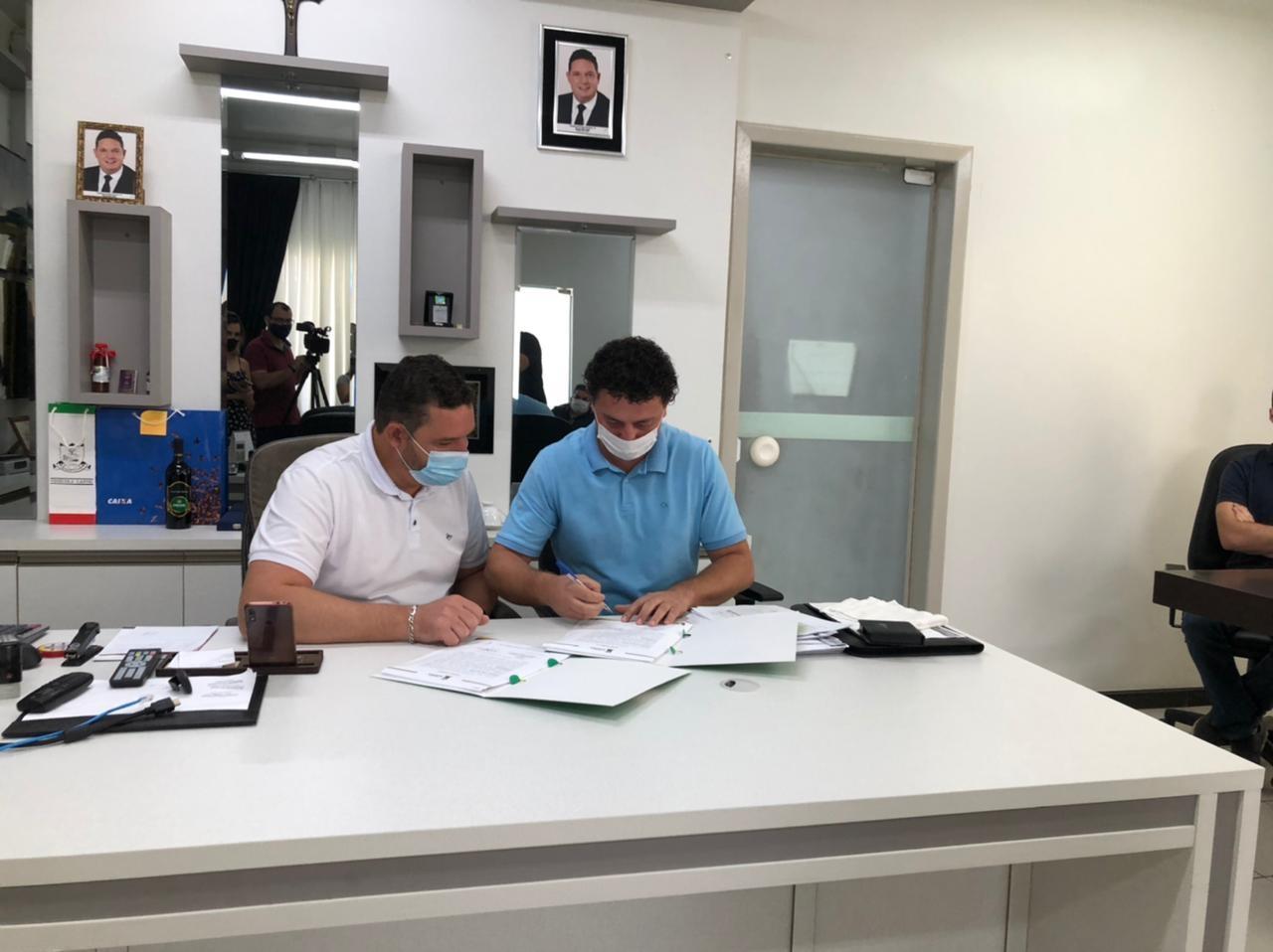Administração de Aurora assina ordem de serviço para o início das obras de uma creche