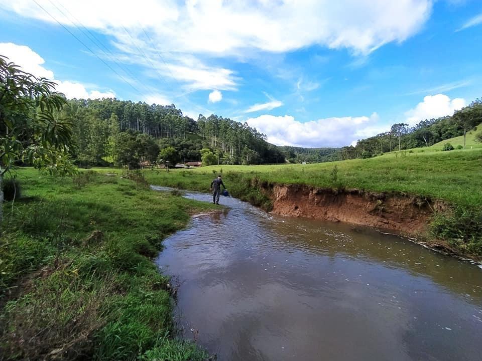 Administração de Aurora foca em combate ao borrachudo com o auxílio dos agricultores