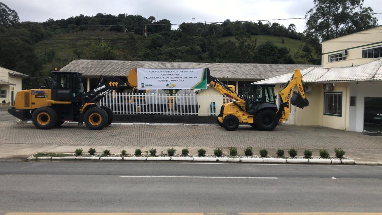 Administração de Aurora recebe novos maquinários para reforçar manutenção das estradas