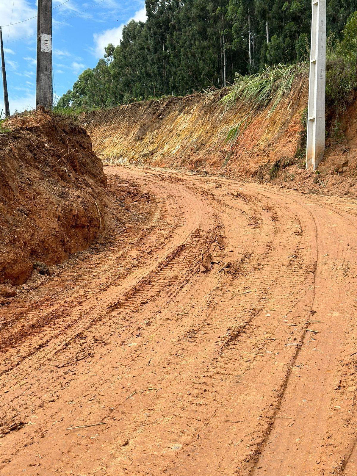 Administração de Chapadão do Lageado foca ações na melhoria da malha viária