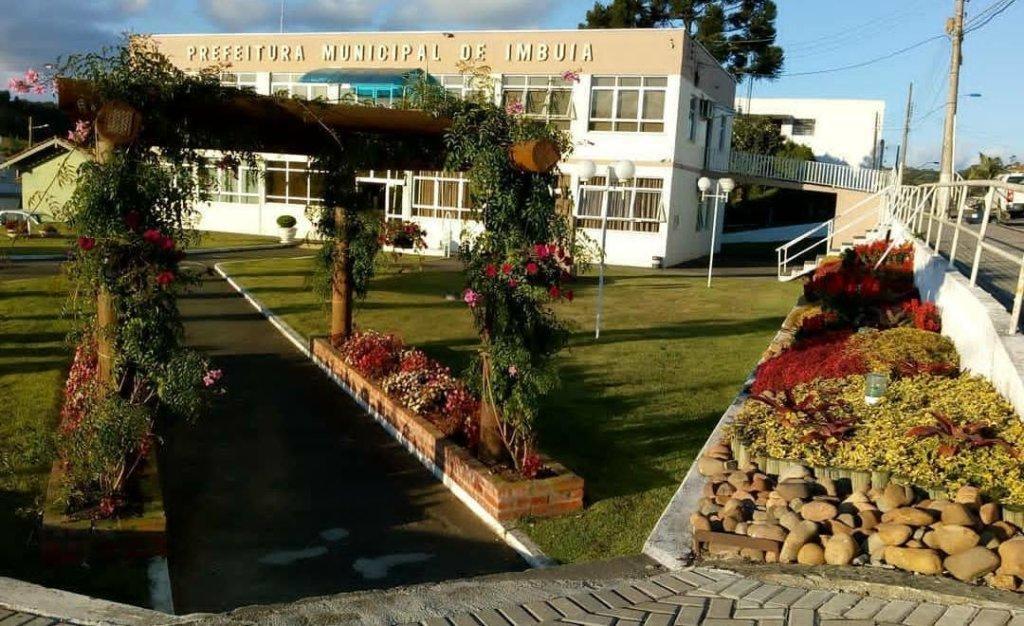 Administração de Imbuia auxilia na implantação da CDL no município