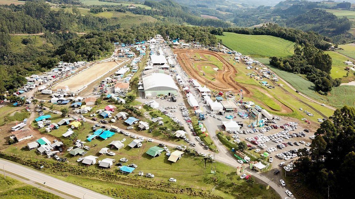 Administração de Imbuia comemora sucesso de expositores e de público durante a XIII FEMIVE