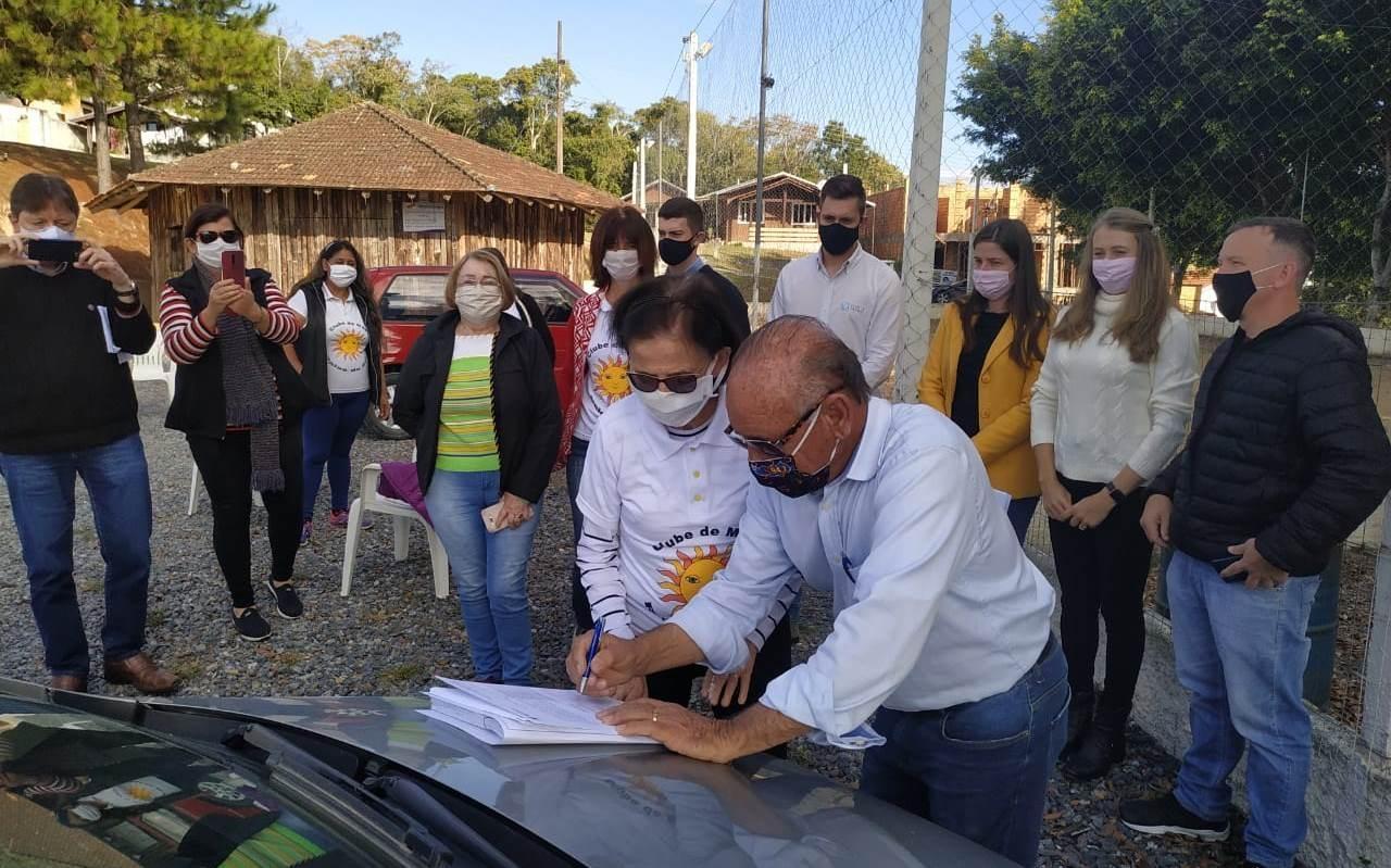 Administração de Ituporanga entrega ordem de serviço para construção de Centro Comunitário no bairro Boa Vista