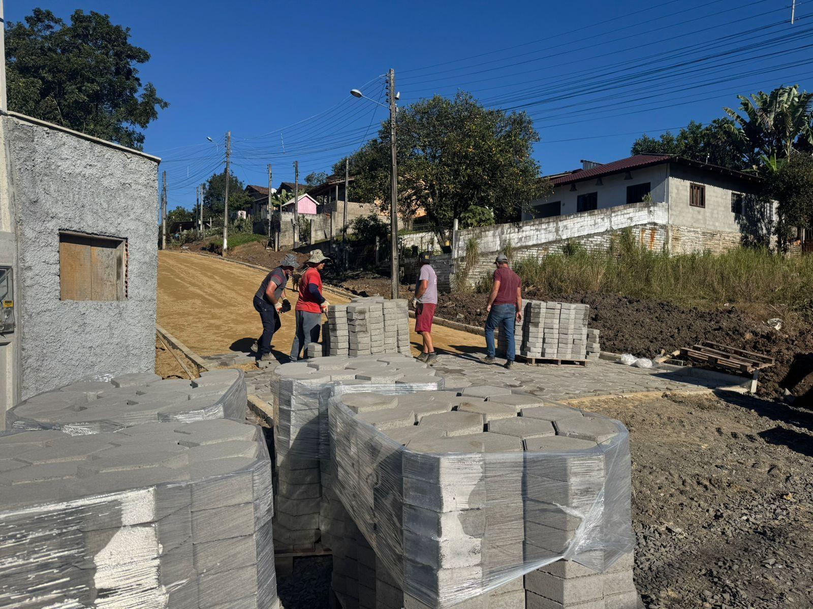 Administração de Ituporanga pavimenta duas ruas no Bairro Nossa Senhora de Fátima