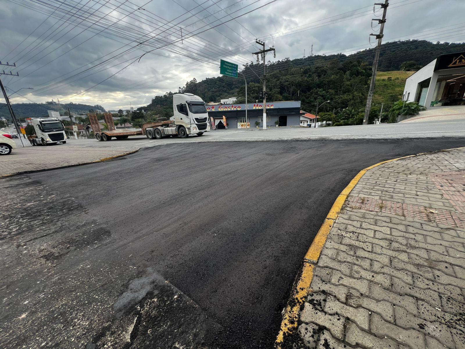 Administração de Ituporanga realiza operação tapa-buracos em diversos bairros do município