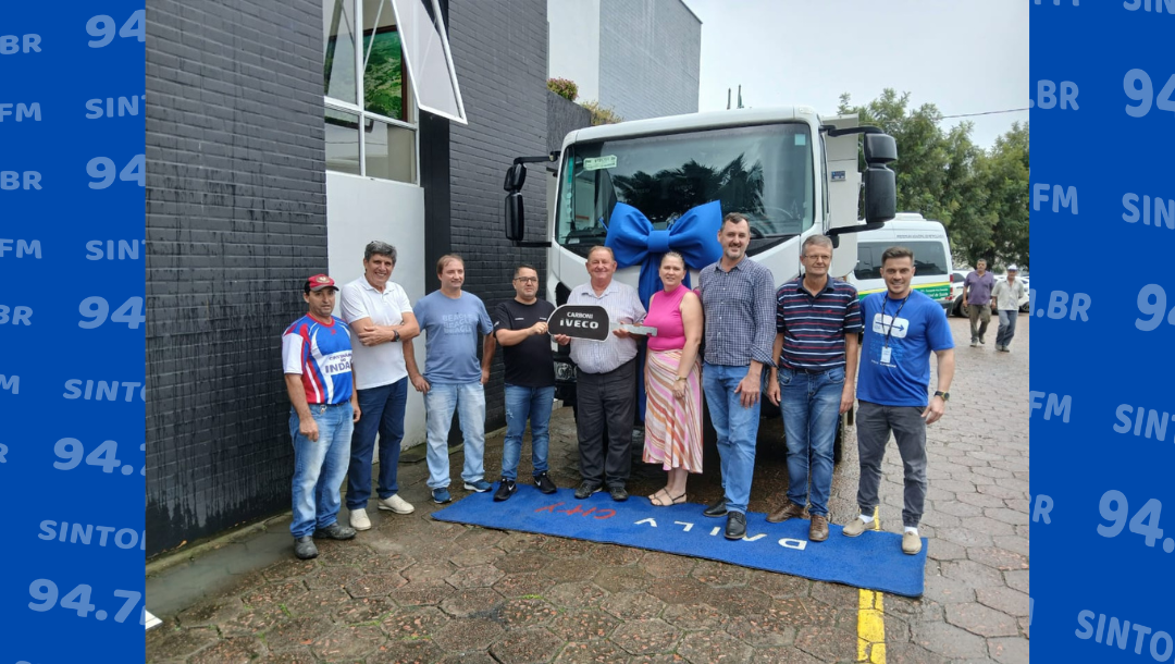 Administração de Petrolândia recebe nova caçamba basculante e R$ 450 mil em recursos para nova escola municipal