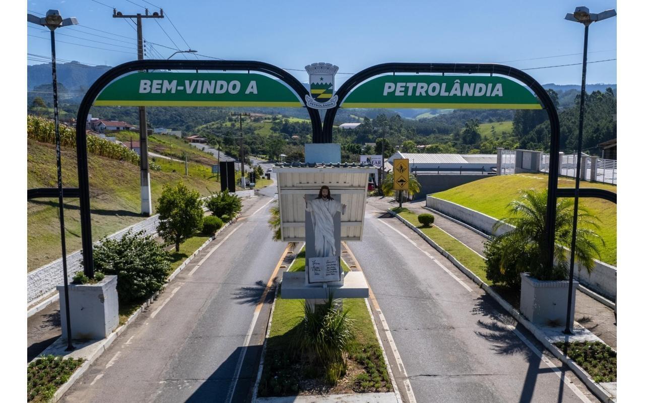 Administração de Petrolândia solicita ao governador recursos para fazer nova ponte no centro