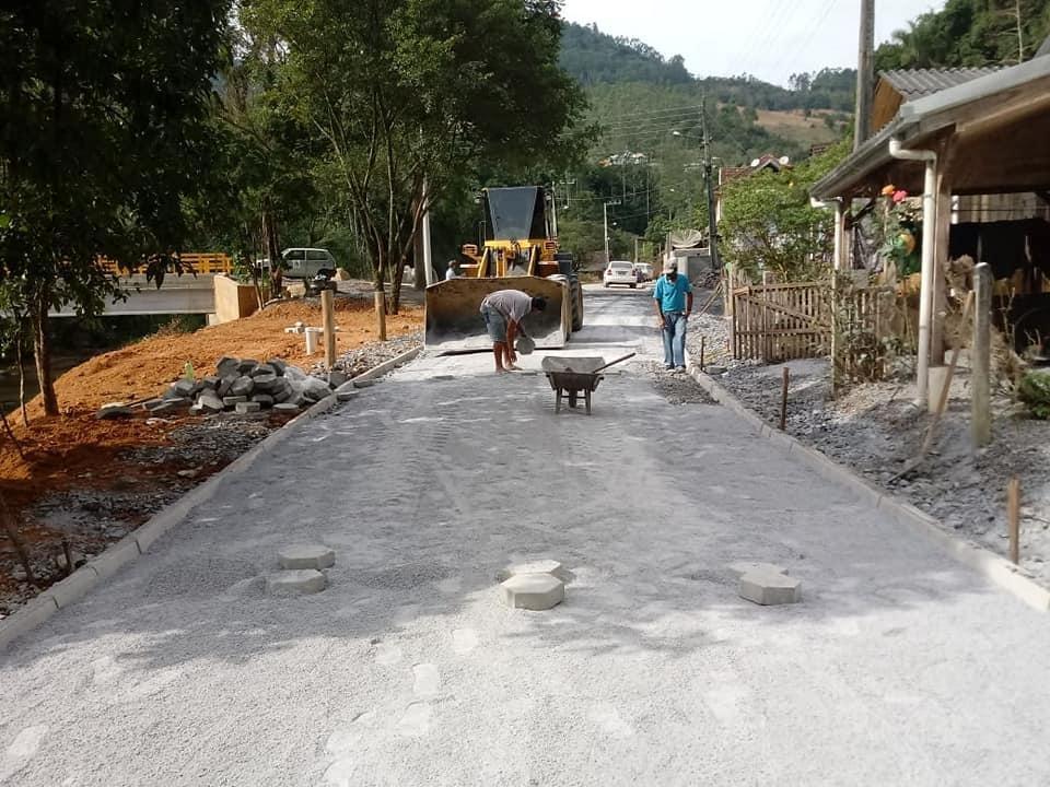 Administração de Vidal Ramos conclui obras em ruas do Centro da cidade