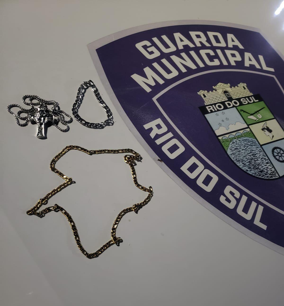 Adolescente é conduzido à delegacia após furto em estabelecimento comercial