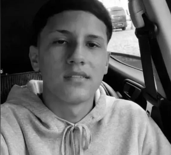 Adolescente esfaqueado dentro de escola morre em Chapecó