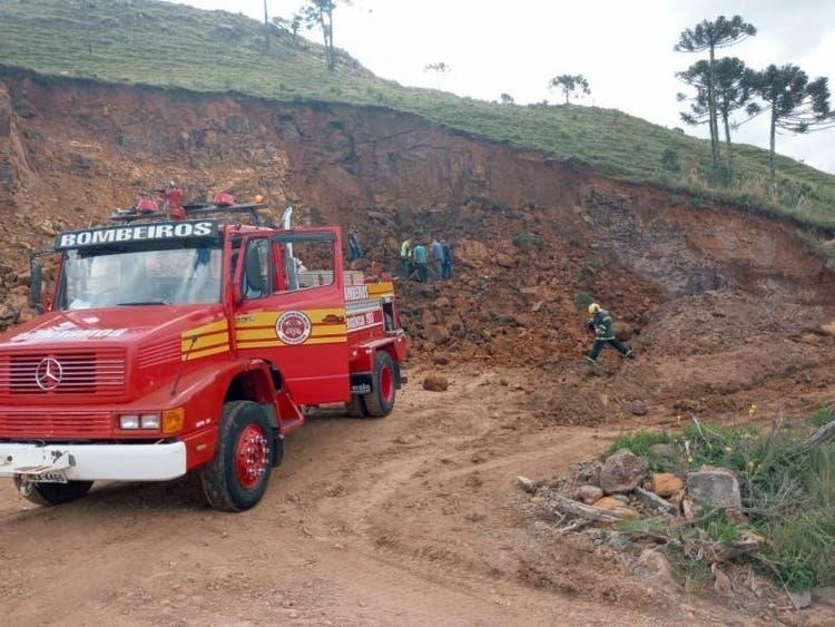 Adolescente fica soterrado ao operar retroescavadeira durante estágio na Serra de SC