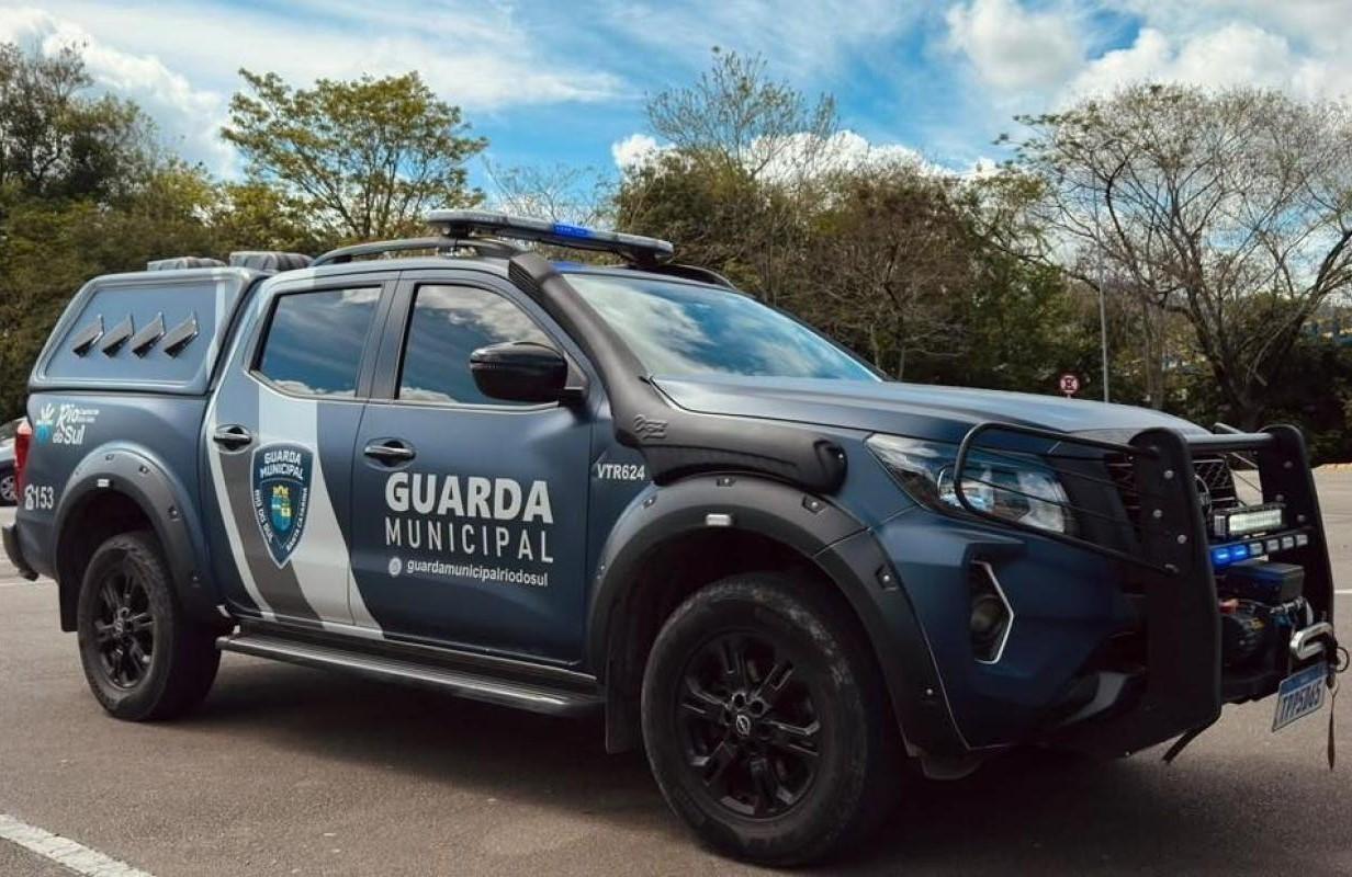 Adolescentes são encaminhados à delegacia por suspeita de tráfico de drogas em Rio do Sul