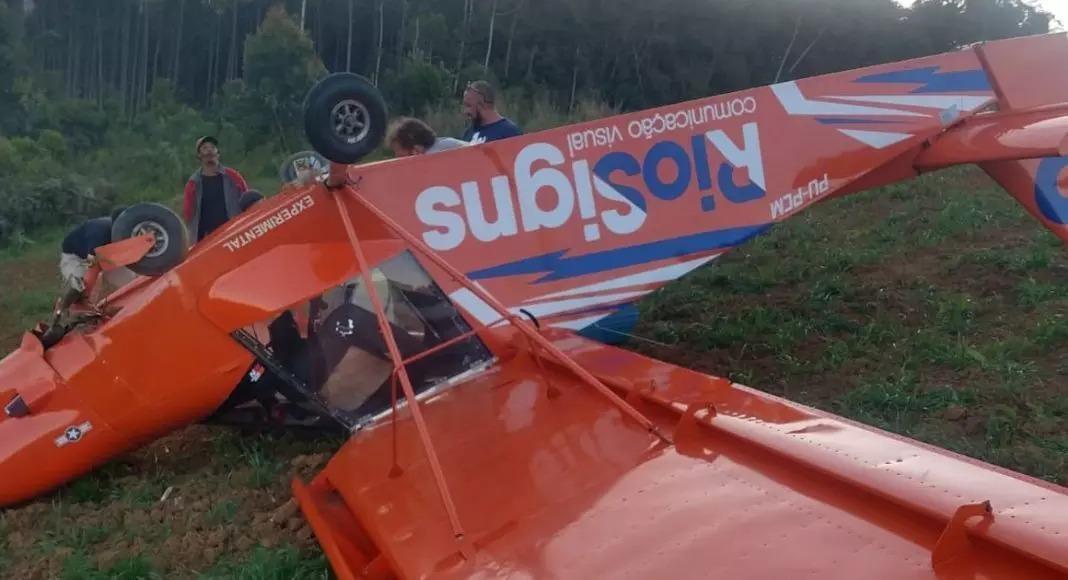Aeronave de pequeno porte cai em Lontras com duas pessoas a bordo