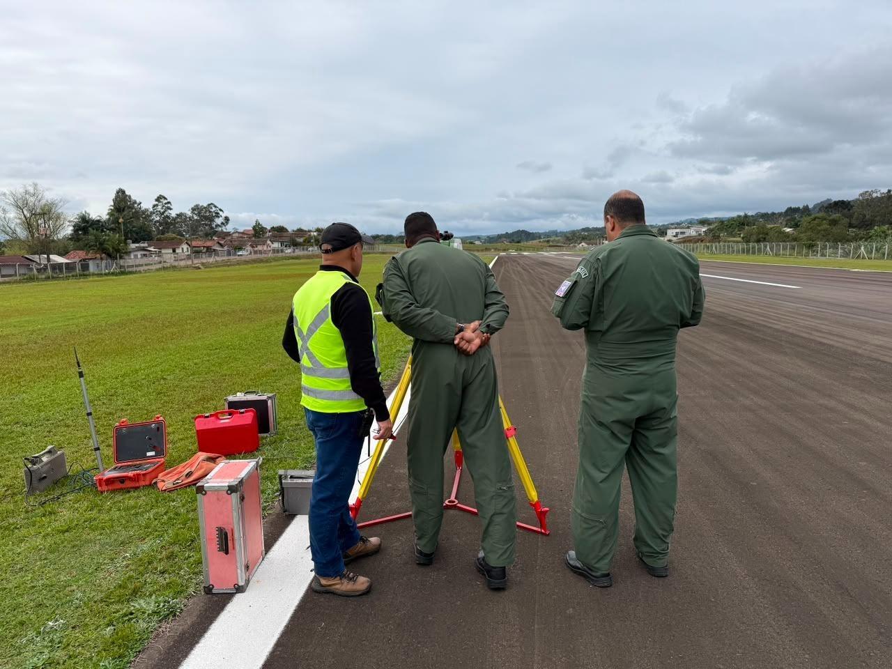 Aeroporto Helmuth Baumgarten recebe voo de homologação do sistema APAPI na cabeceira 25