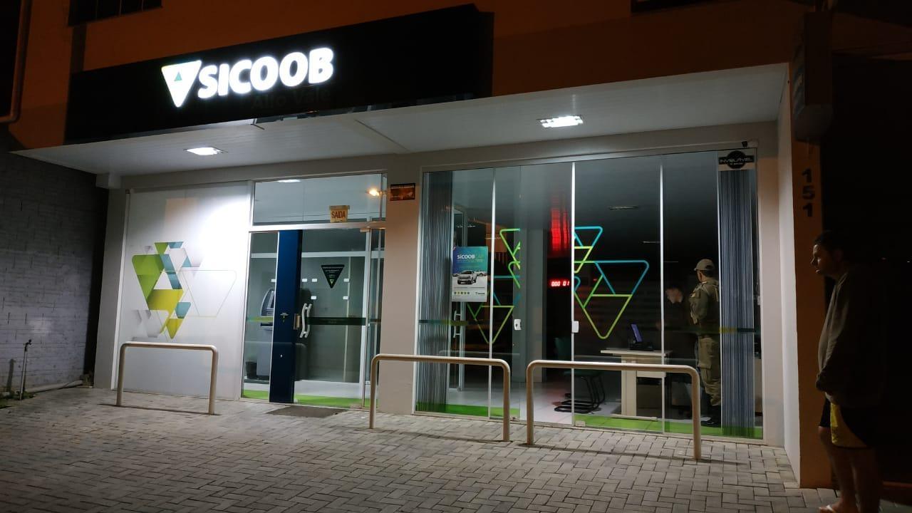 Agência do Sicoob é arrombada em Aurora 