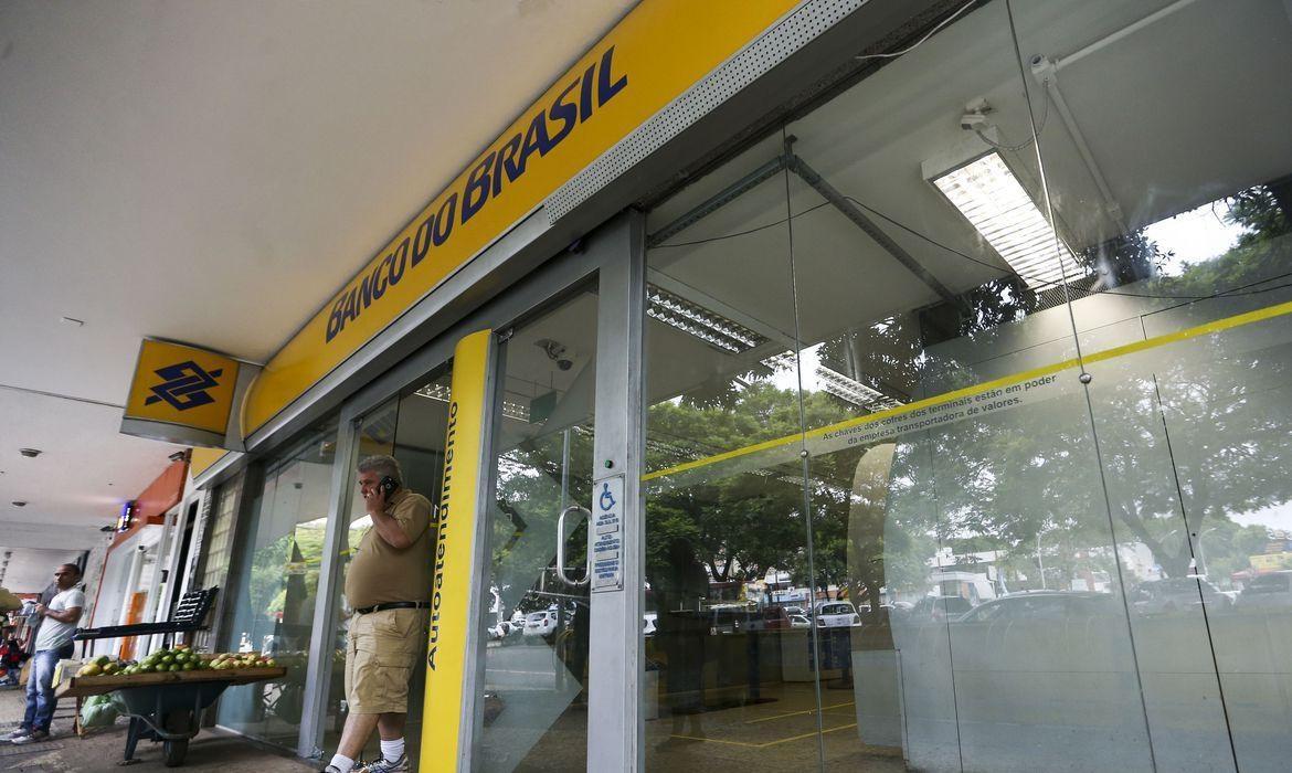 Agências bancárias funcionam para o público até quinta-feira 