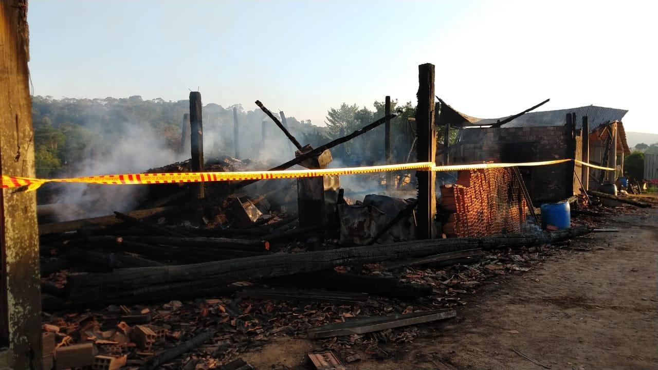 Agricultor calcula prejuízo de R$ 300 mil após incêndio em estufa de secagem de fumo em Petrolândia