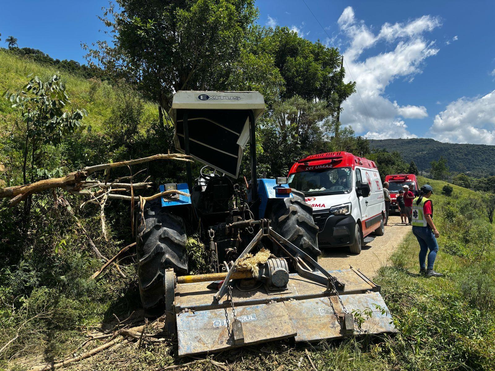 Agricultor sofre acidente com trator em Alfredo Wagner e é resgatado por helicóptero da PM