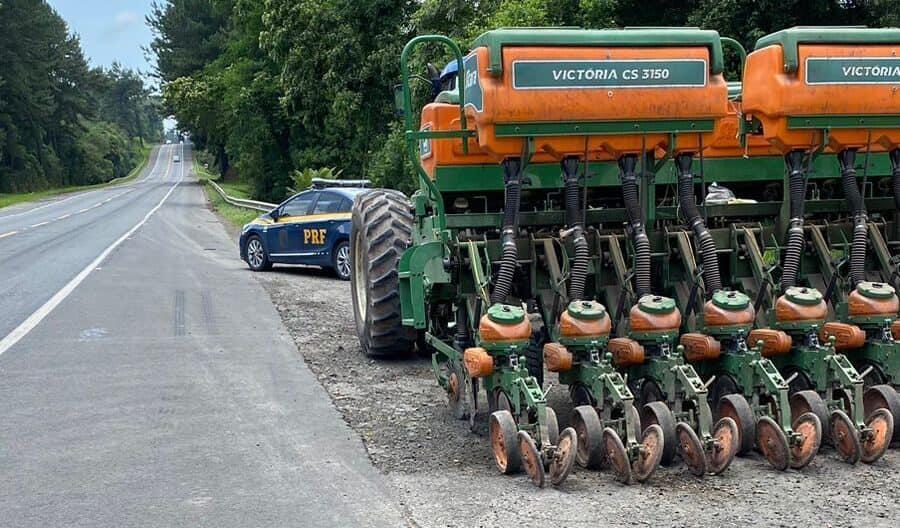 Agricultor tem 2 tratores apreendidos durante abordagem da Polícia Rodoviária Federal