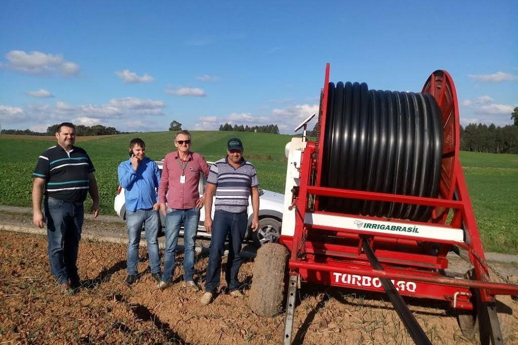 Agricultores de Mirim Doce conhecem sistema de irrigação em Ituporanga