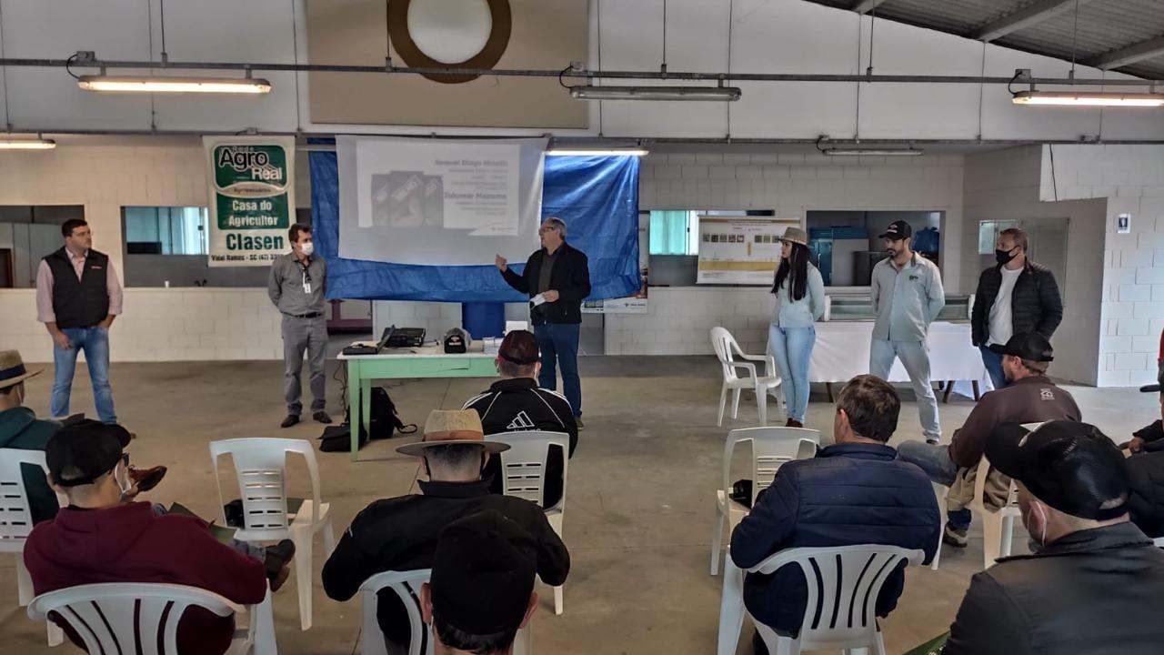 Agricultores de Vidal Ramos recebem capacitação de manutenção de máquinas