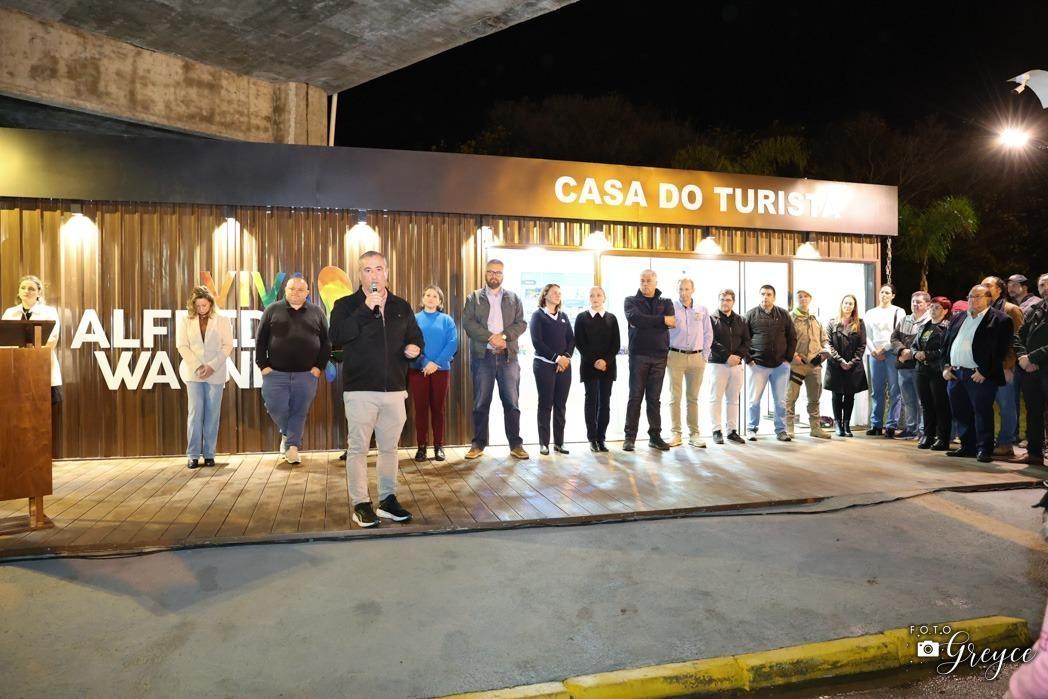 Alfredo Wagner inaugura Casa do Turista e homenageia ex-prefeito Sérgio Biasi