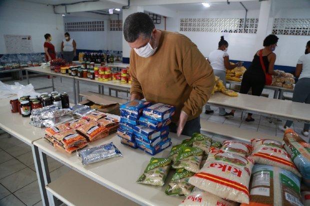 Alunos da rede estadual de ensino começam a receber kits de alimentação escolar na Região da Cebola