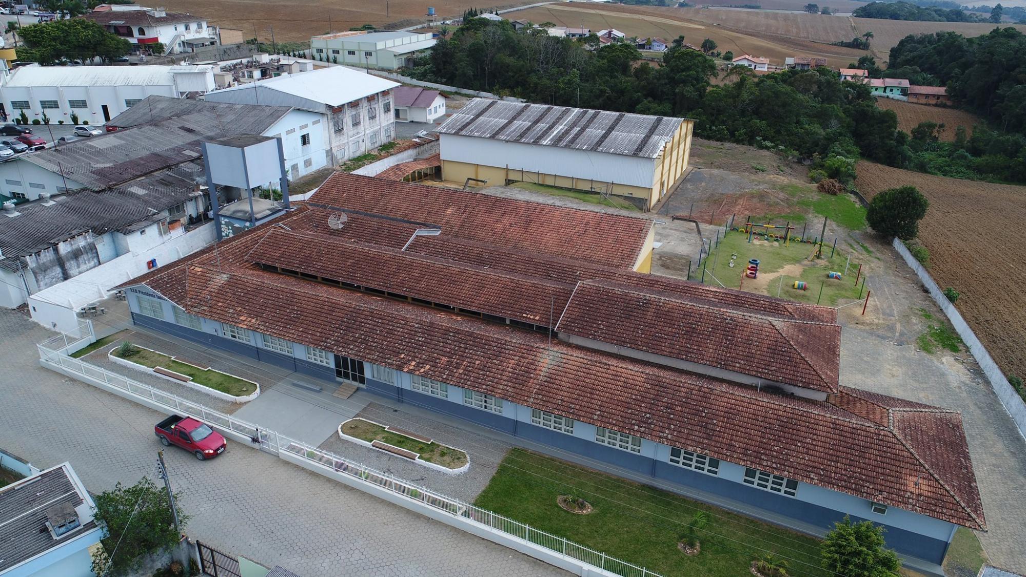 Alunos de escola estadual em Ituporanga ficam sem merenda escolar após empresa rescindir contrato com Governo do Estado