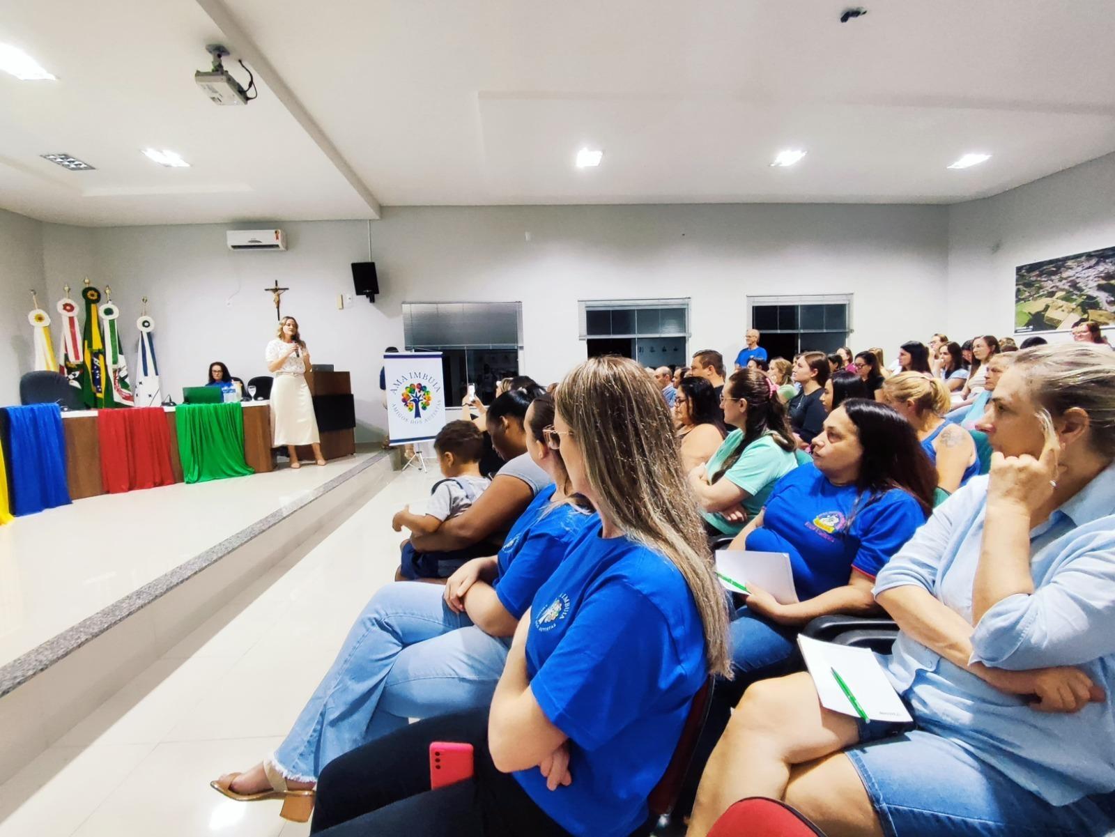 AMA de Imbuia promove palestra sobre os direitos das pessoas com autismo