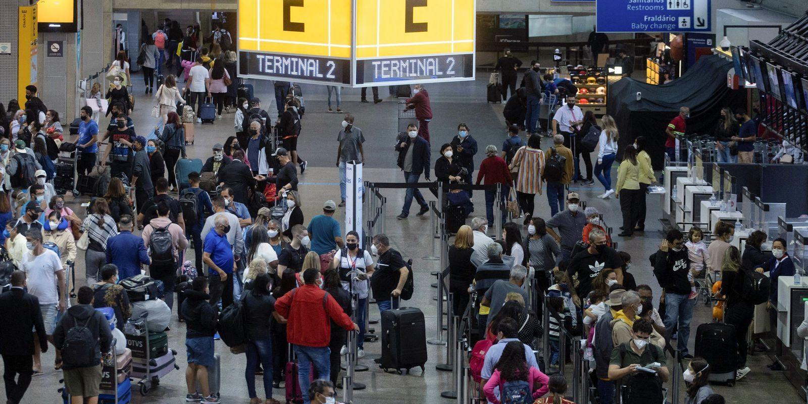 Anvisa: uso de máscaras continua obrigatório em aeroportos e aeronaves