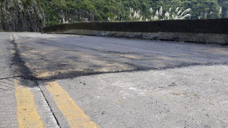 Após interdição, começa nivelamento da pista na Serra do Rio do Rastro