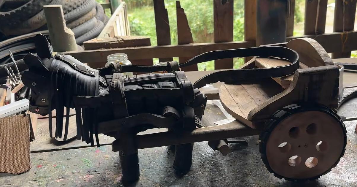 Artesão faz sucesso com cavalos feitos de pneu em Vidal Ramos