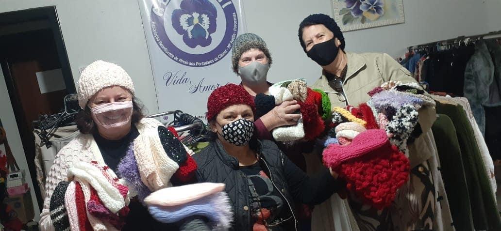 Associação do Câncer promove campanha do agasalho para realizar bazar em prol de pessoas carentes