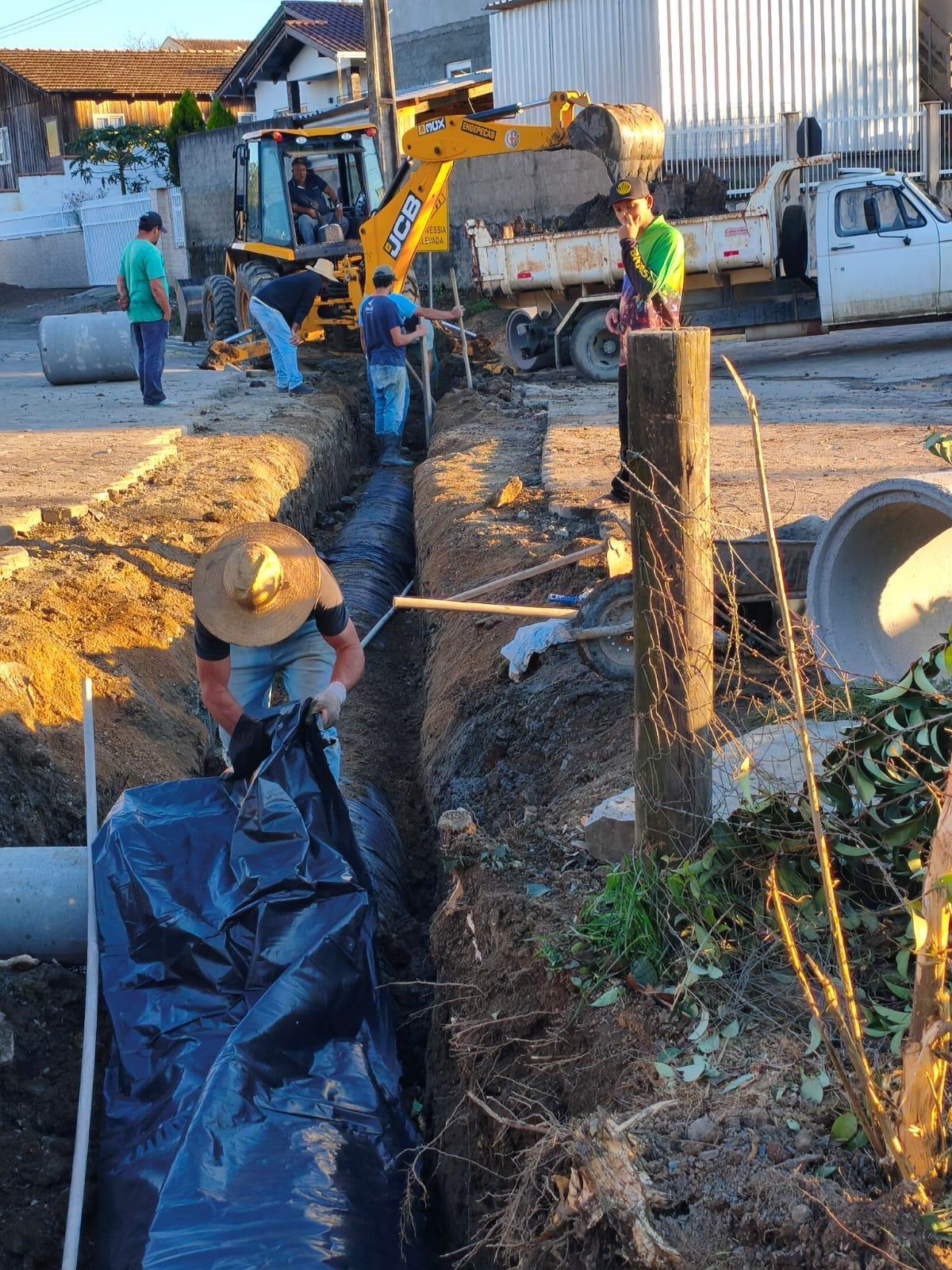 Atalanta avança em obras no interior e drenagem urbana