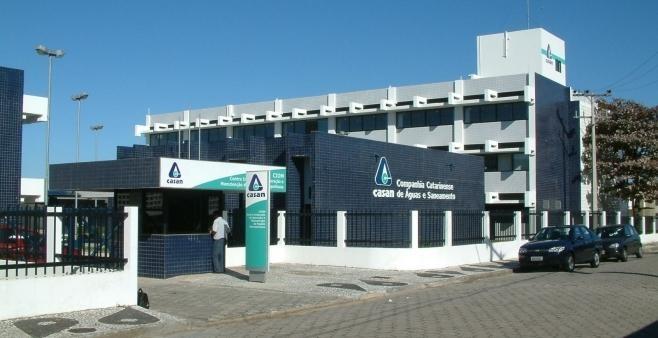 Até 14 de março, usuários da Casan devem solicitar serviços somente de forma remota