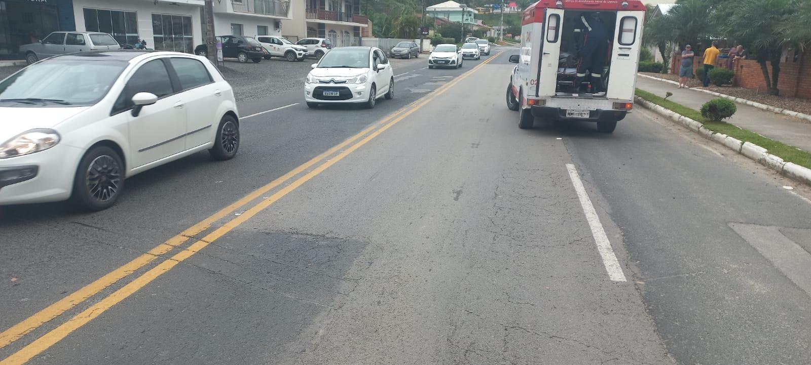 Atropelamento deixa idosa ferida na SC-350 em Aurora