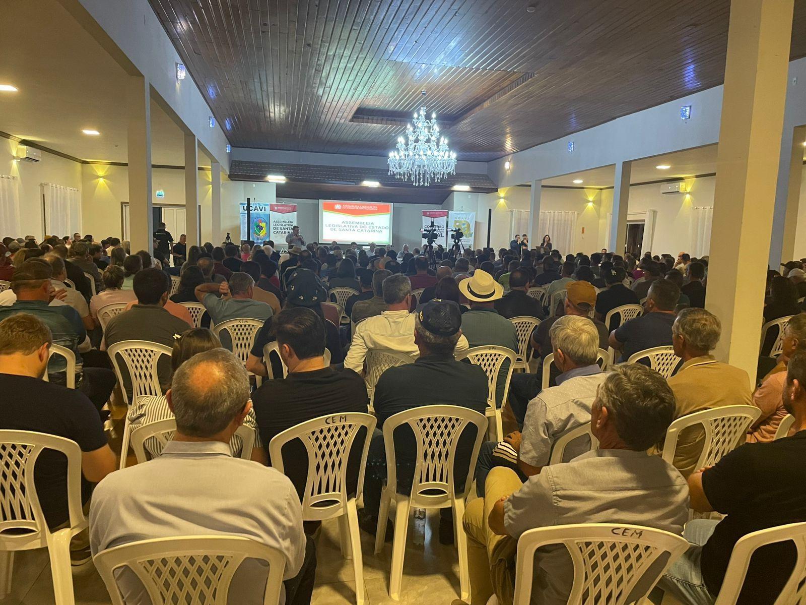Audiência em Agronômica reúne mais de 400 pessoas para discutir projetos sobre comercialização do tabaco