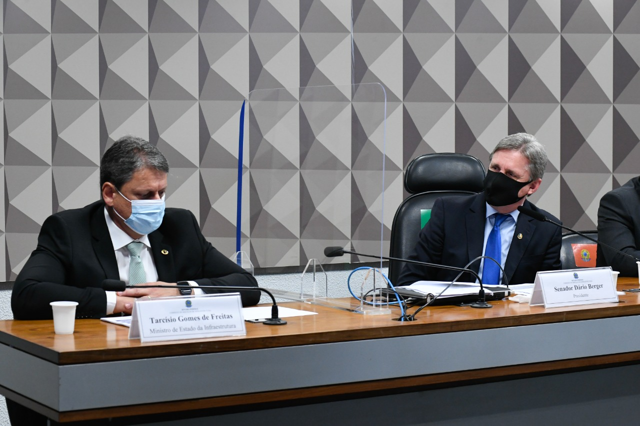 Audiência intermediada por Dário põe fim ao impasse sobre a destinação dos recursos do Estado para obras nas rodovias federais de SC