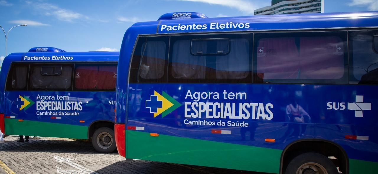 Aurora recebe novo ônibus para transporte de pacientes da saúde