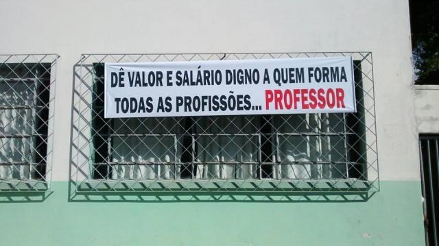 Greve tem adesão de 2,5% dos professores