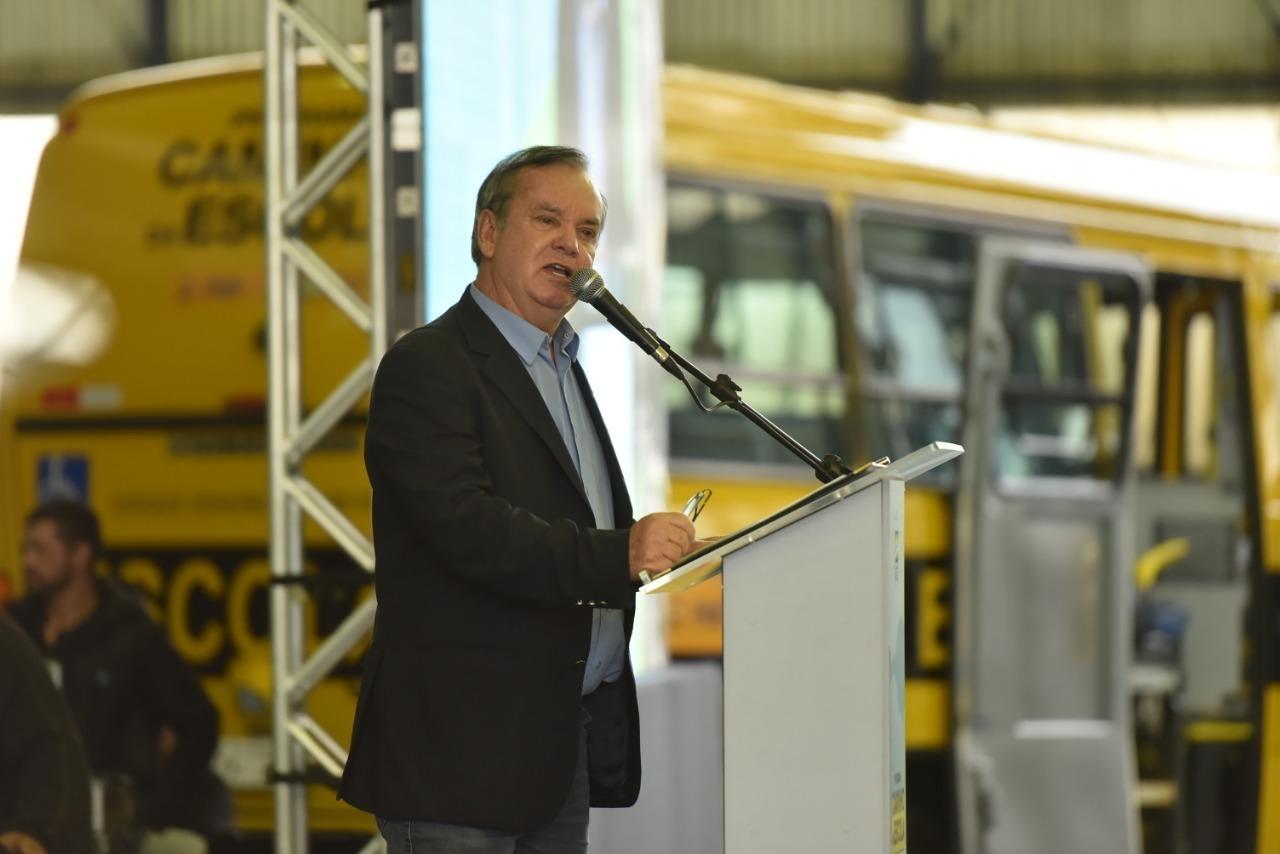 Bancada catarinense prepara a entrega de 42 ônibus escolares