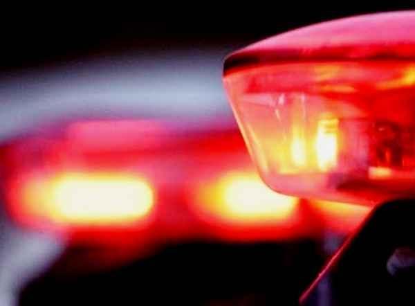 Bandidos rendem família, roubam vários objetos, dinheiro e uma BMW