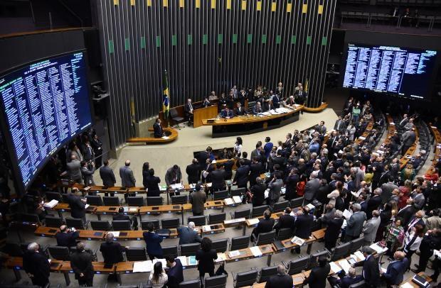 Deputados aprovam o fim da reeleição em cargos do Executivo