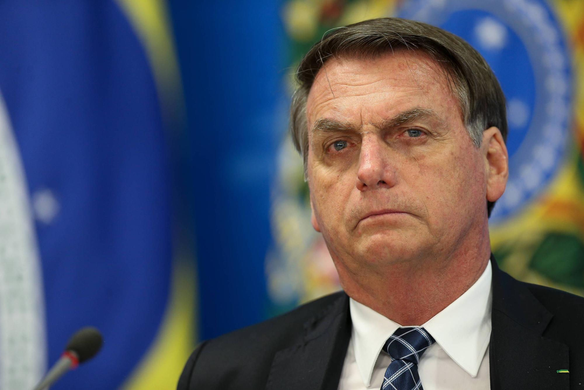 Bolsonaro é alvo da Polícia Federal, recebe tornozeleira e tem redes sociais bloqueadas