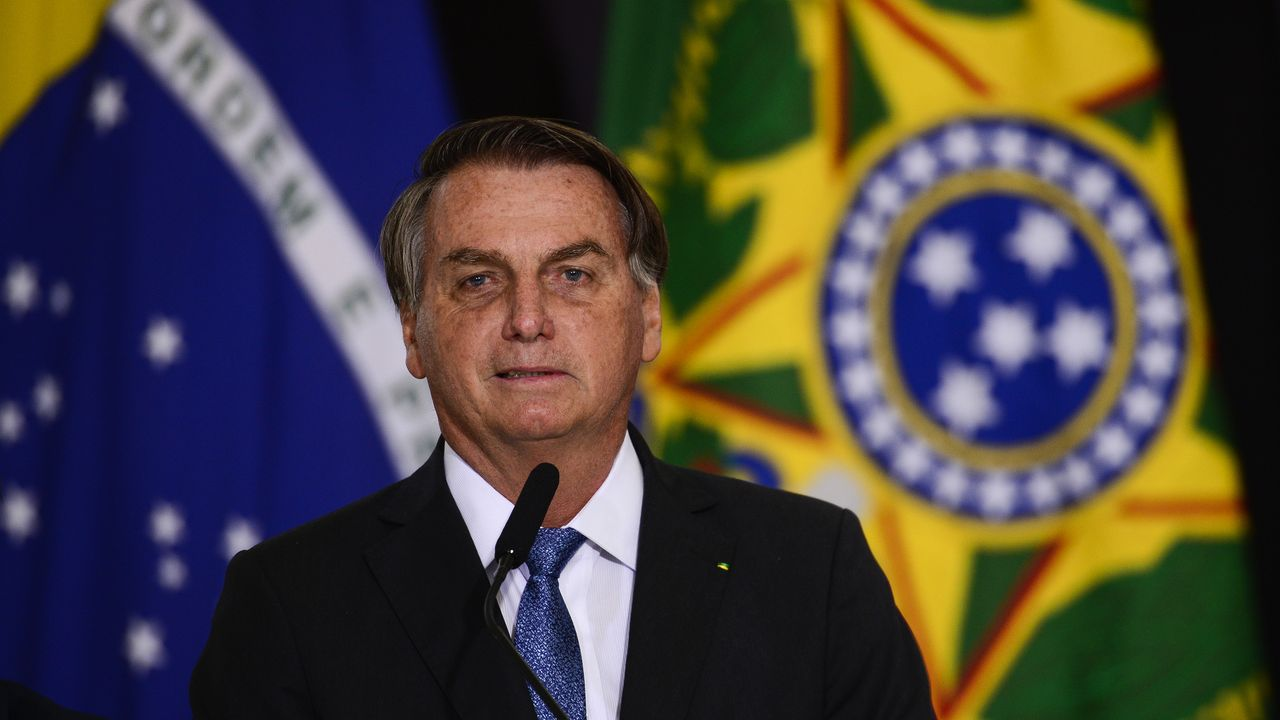 Bolsonaro fará live com hackers para provar fraude em urna