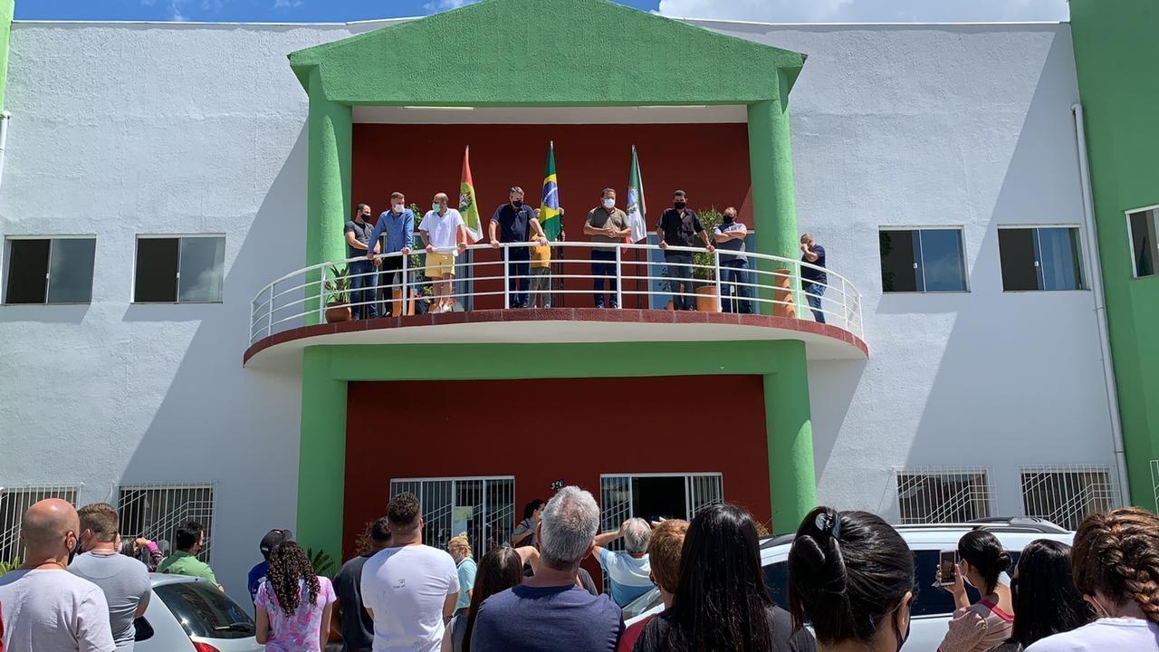Bom Retiro cogita fechar comércios não essenciais porém volta atrás e vai tomar medidas mais restritivas