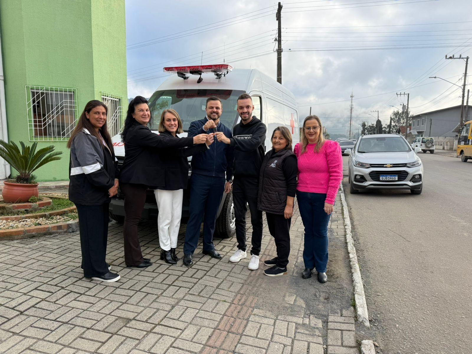 Bom Retiro recebe nova ambulância com emenda do deputado Lucas Neves