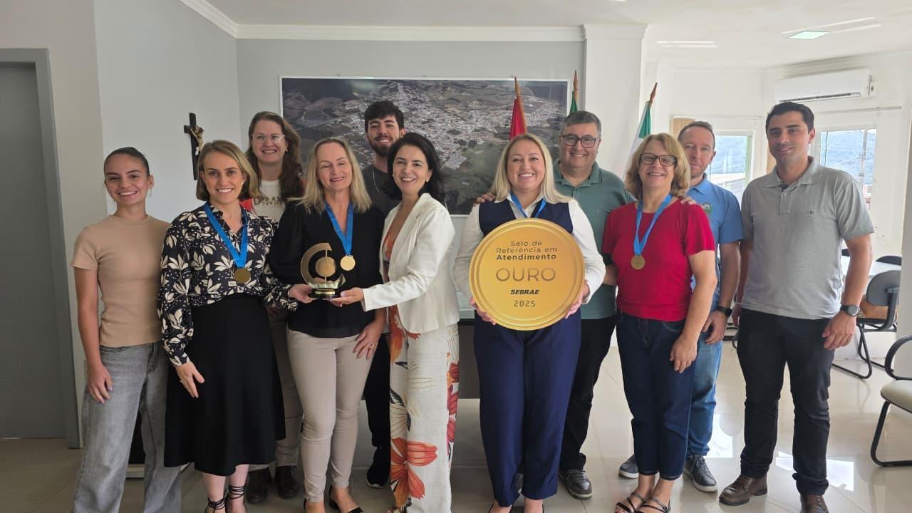 Bom Retiro recebe selo Sebrae Ouro por atendimento à Sala do Empreendedor